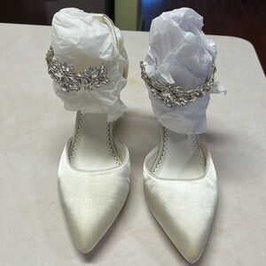 JOURNEE COLLECTION
Women's Loxley Rhinestone Heels Size 9